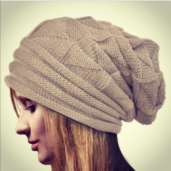 Accessories - 1 LEFFFFFT!!!! Beige Knit Slouchy Winter Hat